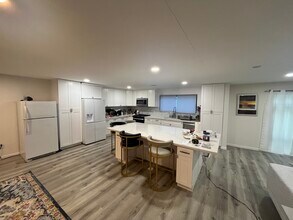 18242 Sylvan St in Tarzana, CA - Building Photo - Building Photo