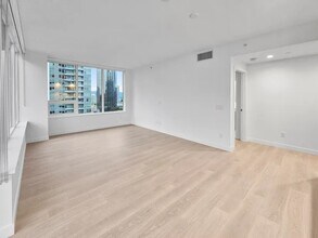 6537 Telford Ave in Burnaby, BC - Building Photo - Building Photo