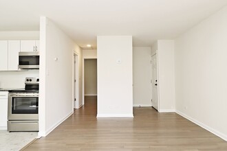 616 Rockcreek Rd in Charlottesville, VA - Foto de edificio - Building Photo