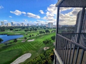 20379 W Country Club Dr, Unit 1235 in Aventura, FL - Building Photo - Building Photo