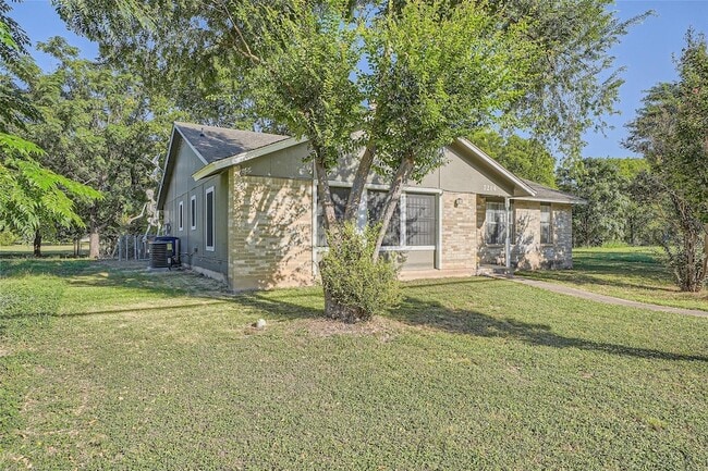 7214 Salt Springs Dr, Unit B in Austin, TX - Building Photo - Building Photo