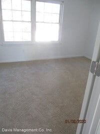 304 Maple Ave photo'