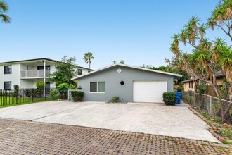 214 Sunrise Ave in Lantana, FL - Foto de edificio - Building Photo