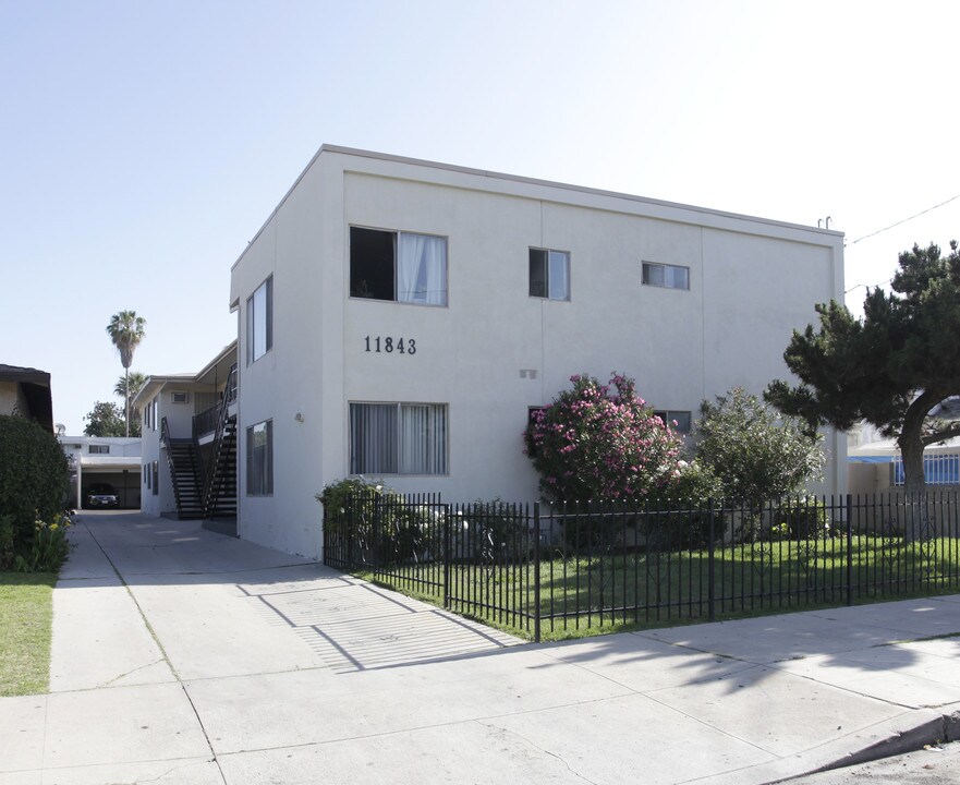 Fasavo Apartments in North Hollywood, CA - Foto de edificio