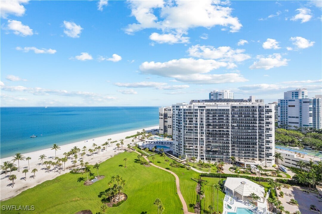4021 Gulf Shore Blvd N in Naples, FL - Building Photo