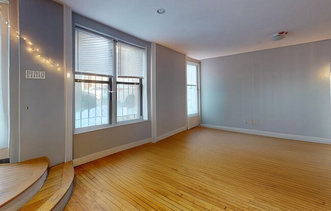 330 1/2 E St, Unit 1 in Boston, MA - Building Photo - Building Photo