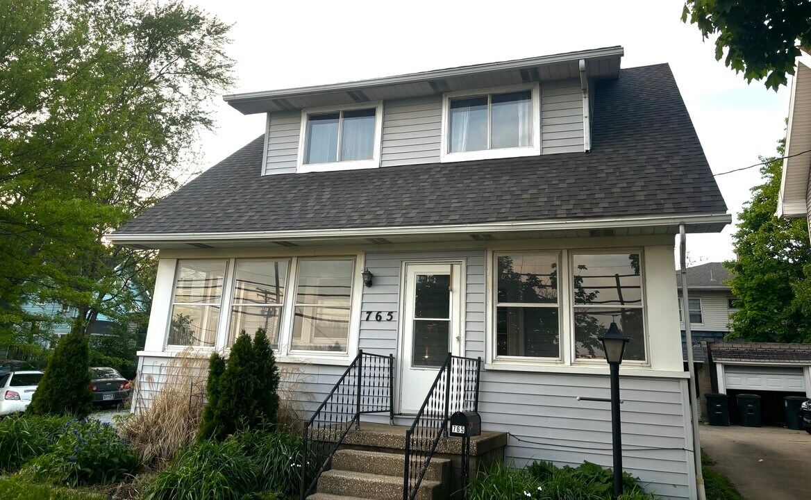 765 E Buchtel Ave in Akron, OH - Building Photo