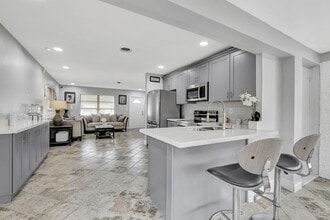 4901 NW 27th Way in Fort Lauderdale, FL - Building Photo - Building Photo