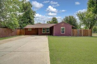 8159 Glenhollow Dr in Houston, TX - Building Photo