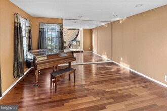 7 Redwood Ct in West Windsor Township, NJ - Building Photo - Building Photo