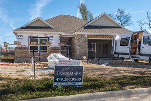 15 W Chikasaw Rd in Farmington, AR - Building Photo