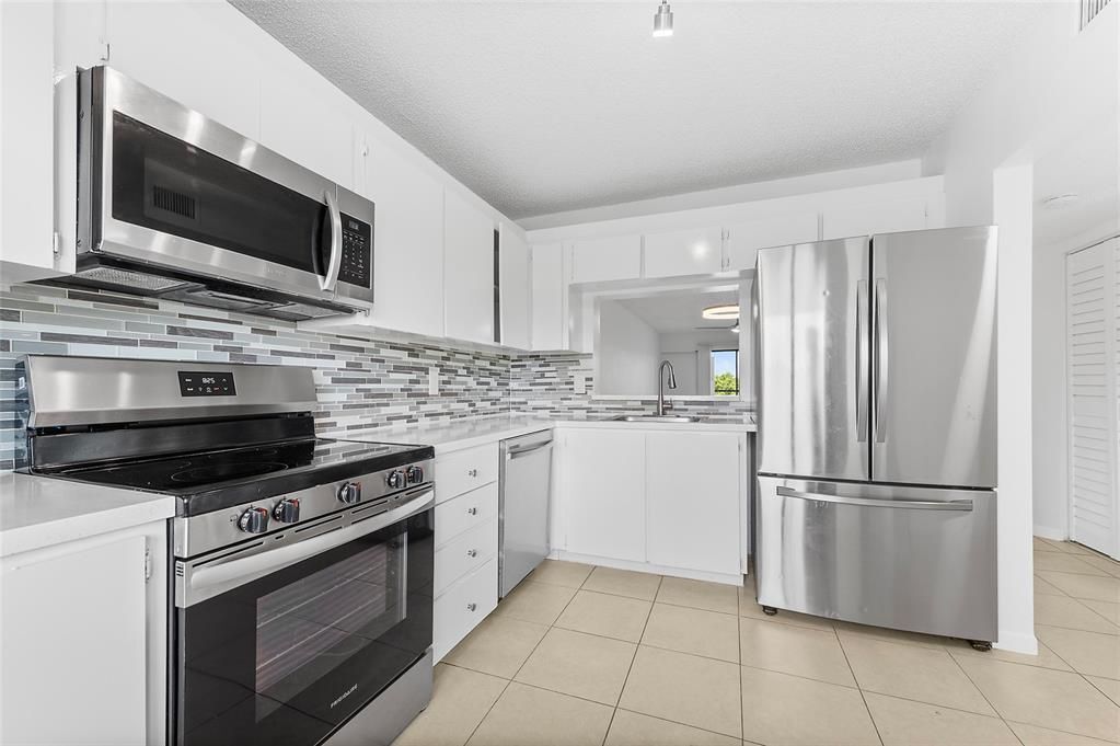 4101 Hiatus Rd in Sunrise, FL - Building Photo