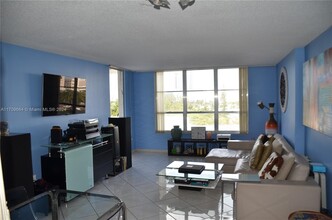 4101 Pine Tree Dr, Unit 605 in Miami, FL - Building Photo - Building Photo