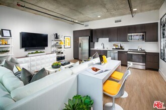 1101 N Main St in Los Angeles, CA - Building Photo - Building Photo