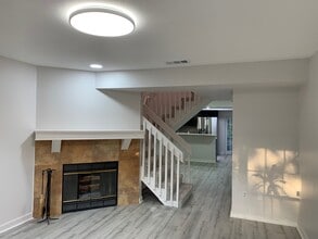 2171 Fox Chase Blvd in Palm Harbor, FL - Building Photo - Building Photo