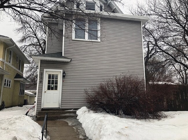 228 Victoria St, Unit 2