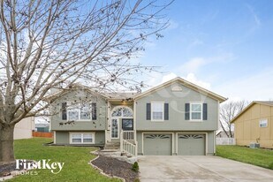 1407 Birch Dr, Unit 1 in Greenwood, MO - Building Photo