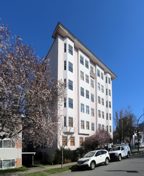 Grace Court Apartments in Vancouver, BC - Building Photo