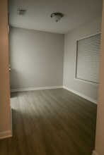 11405 3rd St N, Unit 3 in St. Petersburg, FL - Building Photo - Building Photo