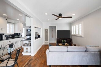 1221 10th St in Hermosa Beach, CA - Foto de edificio - Building Photo