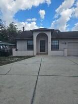 6391 Gateway Ave in Sarasota, FL - Building Photo