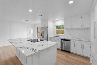 2214 Ansbury Dr in Houston, TX - Building Photo - Building Photo