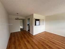 36 Windsor E in West Palm Beach, FL - Building Photo