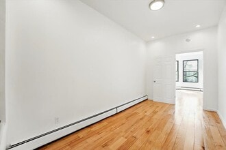 138 Leonard St in Jersey City, NJ - Foto de edificio - Building Photo