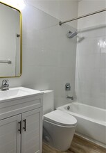 6900 NW 179th St in Hialeah, FL - Building Photo - Building Photo