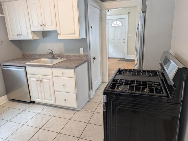 81 Church St in Lancaster, NY - Building Photo - Building Photo