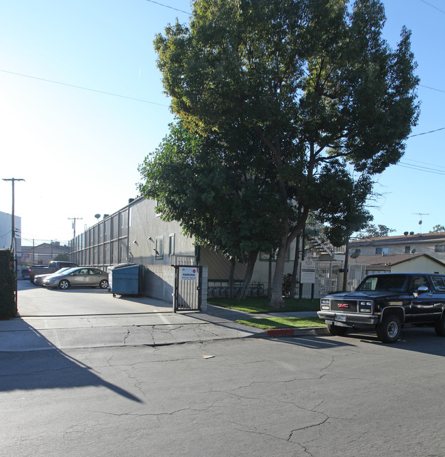 920 W Angeleno Ave in Burbank, CA - Building Photo - Building Photo