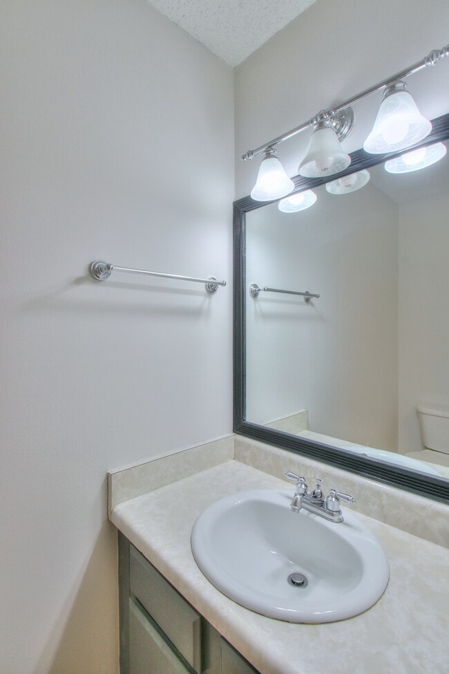 523 Harding Pl in Nashville, TN - Building Photo - Building Photo