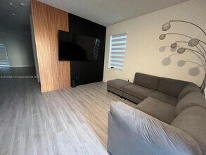 20464 NW 6th Pl in Miami, FL - Building Photo - Building Photo