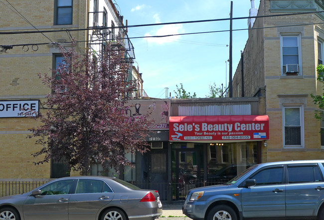 7203 Forest Ave in Ridgewood, NY - Foto de edificio - Building Photo