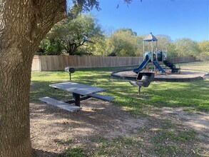 Granada Place in Uvalde, TX - Building Photo - Building Photo