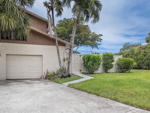 9730 Boca Gardens Pkwy in Boca Raton, FL - Building Photo - Building Photo