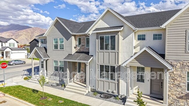 property at 7 S Moonlit Rd