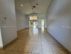 495 Carrington Ln in Weston, FL - Building Photo - Building Photo