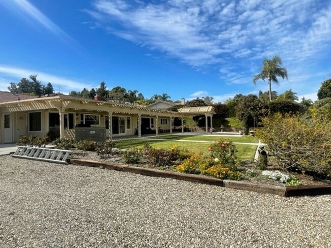 1538 San Rafael Way in Camarillo, CA - Building Photo - Building Photo
