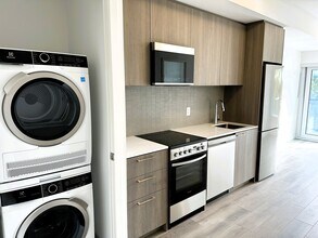 7439 Kingston Rd in Toronto, ON - Building Photo - Building Photo