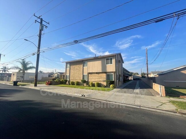 9421 Cedar St in Bellflower, CA - Building Photo - Building Photo