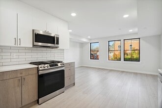 3804 Lancaster Ave in Philadelphia, PA - Foto de edificio - Building Photo