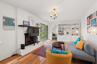 2514 W Wilson St, Unit Room 2 in Durham, NC - Building Photo - Building Photo