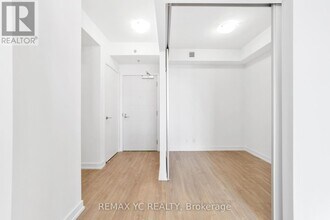 203 College St in Toronto, ON - Building Photo - Building Photo