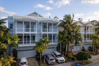 White Sands Beach Homes in Hollywood, FL - Building Photo - Building Photo