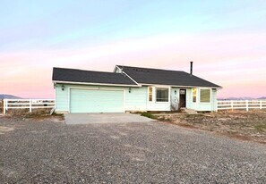 728 Diamondback Dr in Spring Creek, NV - Building Photo