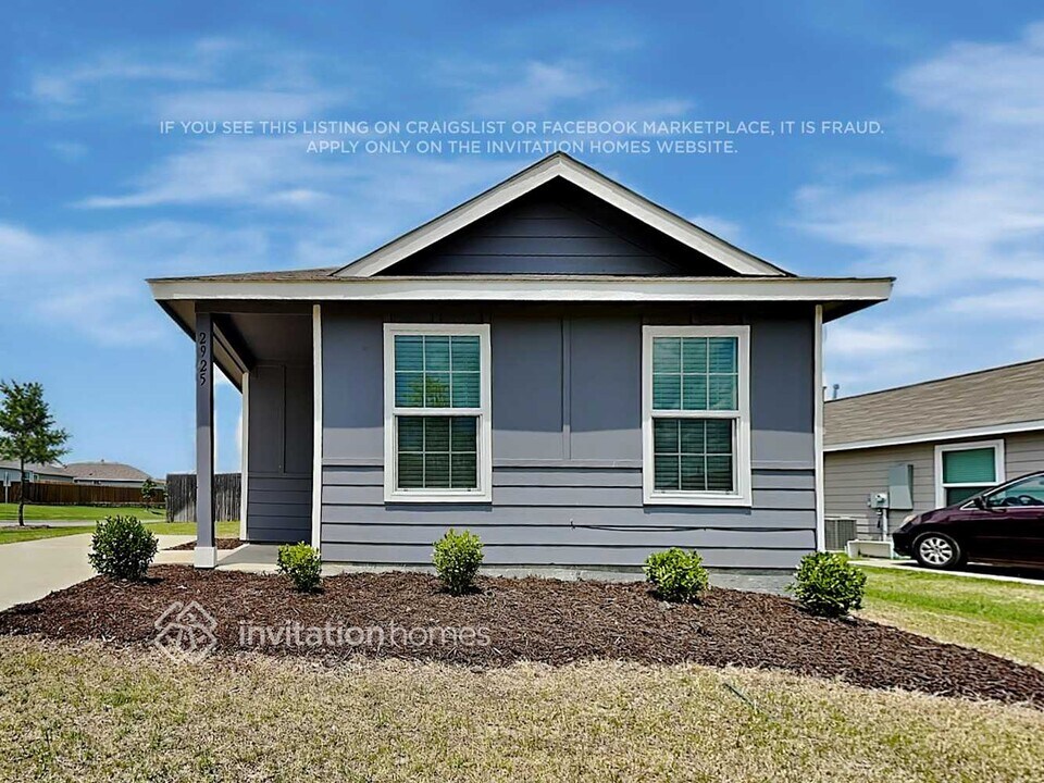 2925 Greenhorn Ave in Crandall, TX - Building Photo
