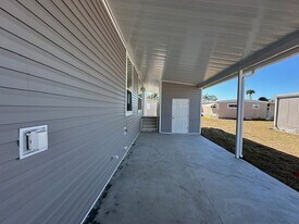 928 Bonaire Ave W in Venice, FL - Building Photo