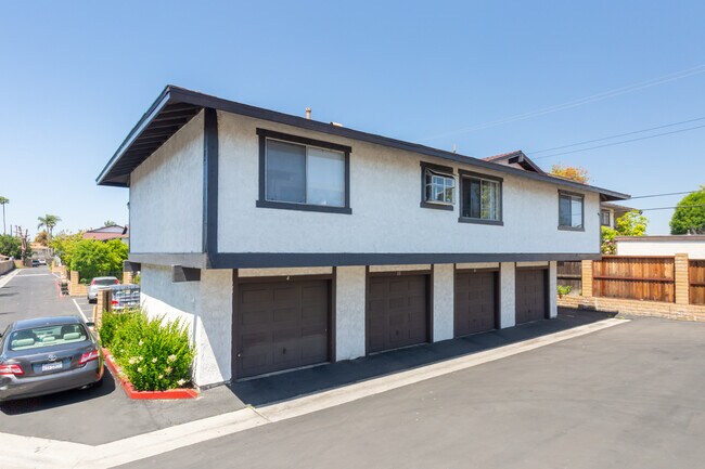 12833 Brookhurst Way in Garden Grove, CA - Building Photo - Building Photo