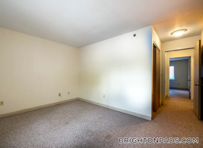 144 N Beacon St, Unit A2 in Boston, MA - Building Photo - Building Photo